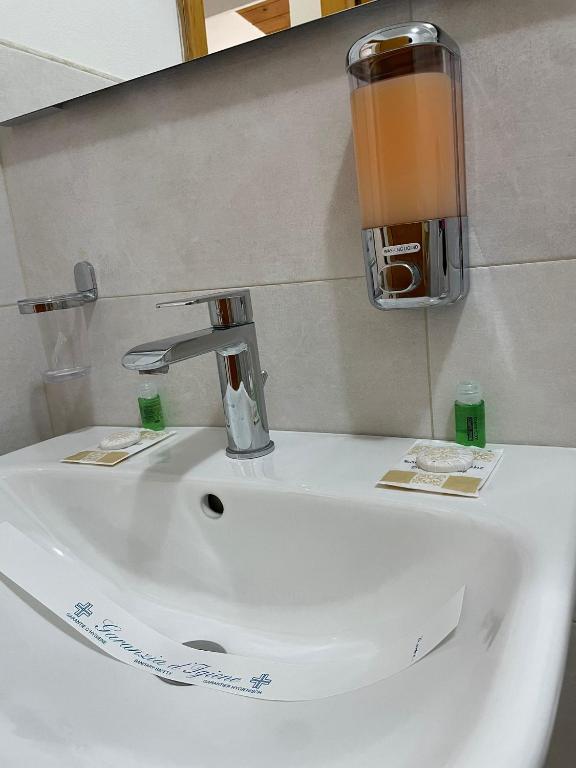 Koupelna v ubytování -DIMARTINO HOME- Posizione centrale 9 min da Marzamemi San Lorenzo Portopalo di Capo Passero