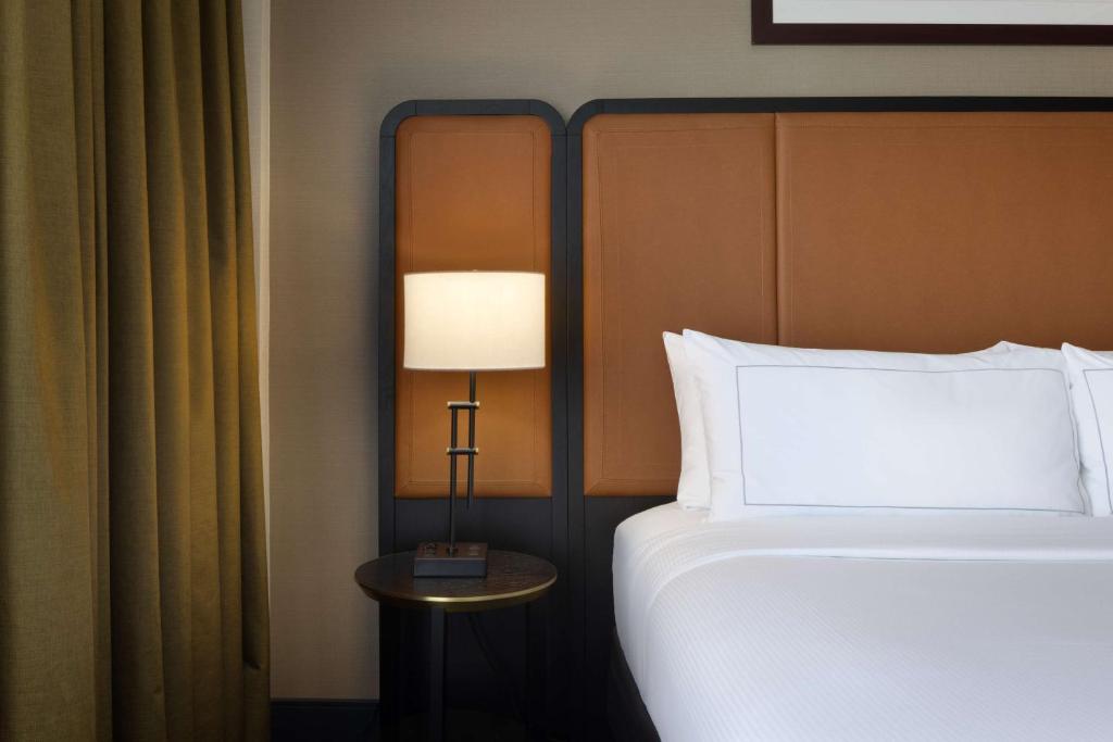 DoubleTree Suites by Hilton Lexington - Speciale Kingsuite Met 2 Kamers En Natte Cel