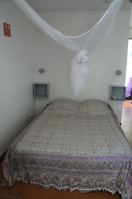 Postel nebo postele na pokoji v ubytování Bas de villa, hauteurs du Robert