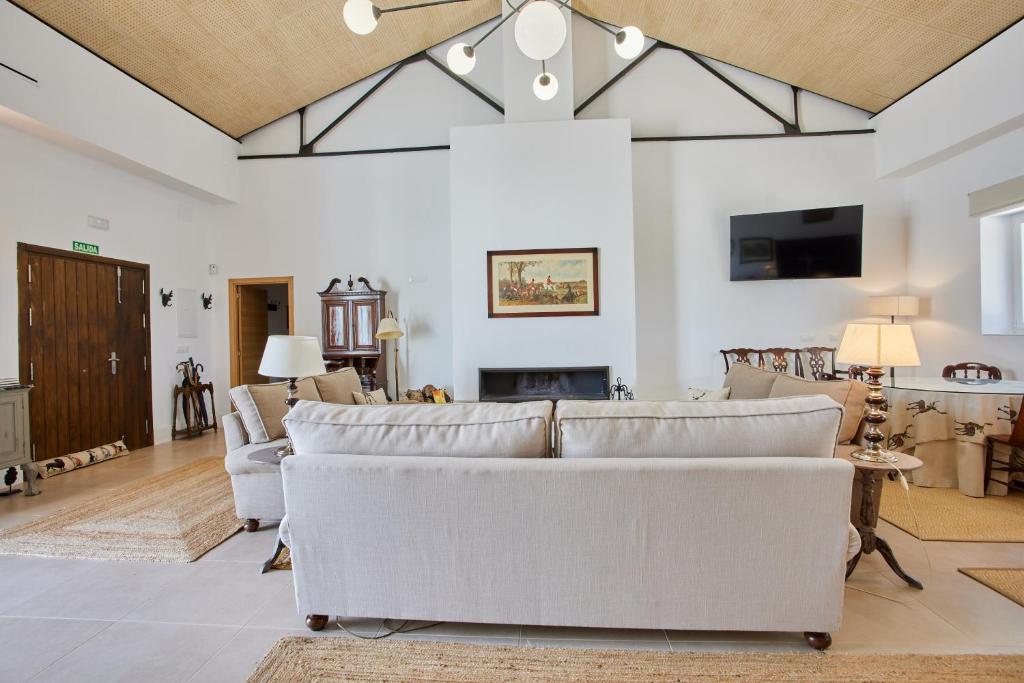 A television and/or entertainment centre at Finca La Fuensanta
