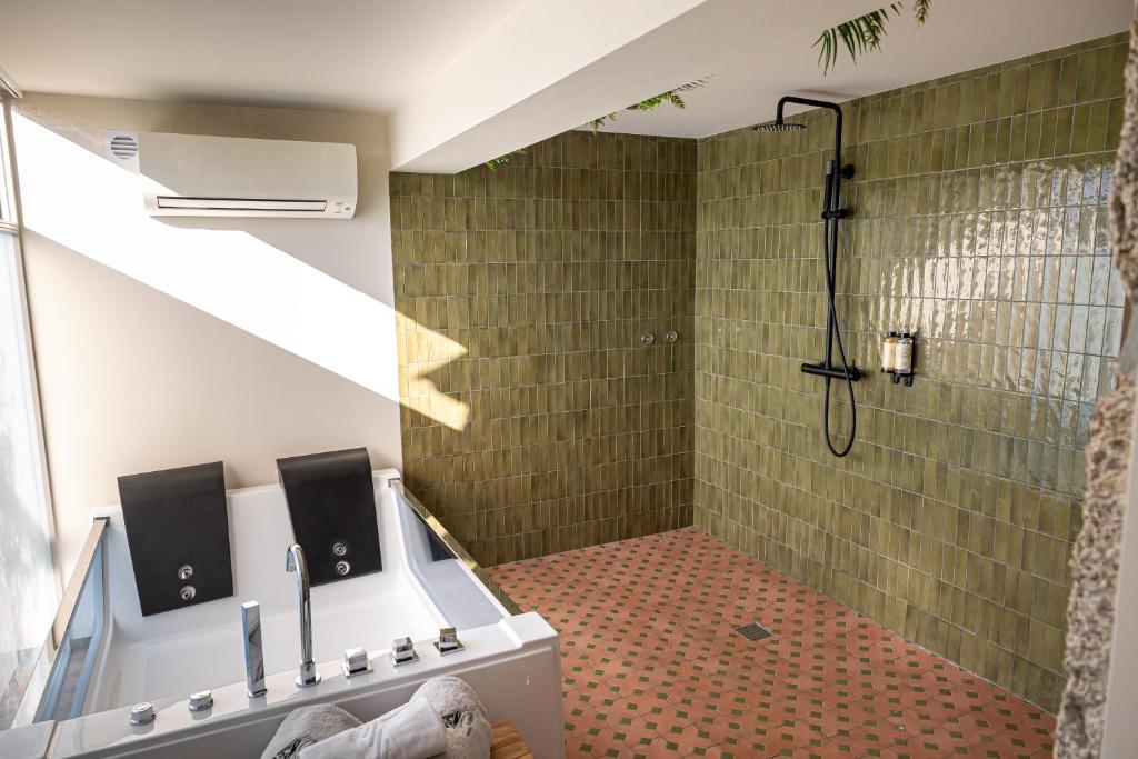 Uma casa de banho em Peso Village