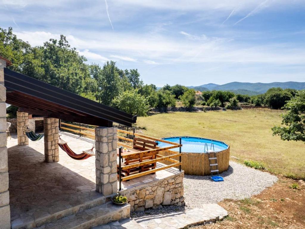 Casa con piscina y parque infantil en Agroturizam Villa Antonija, en Neum