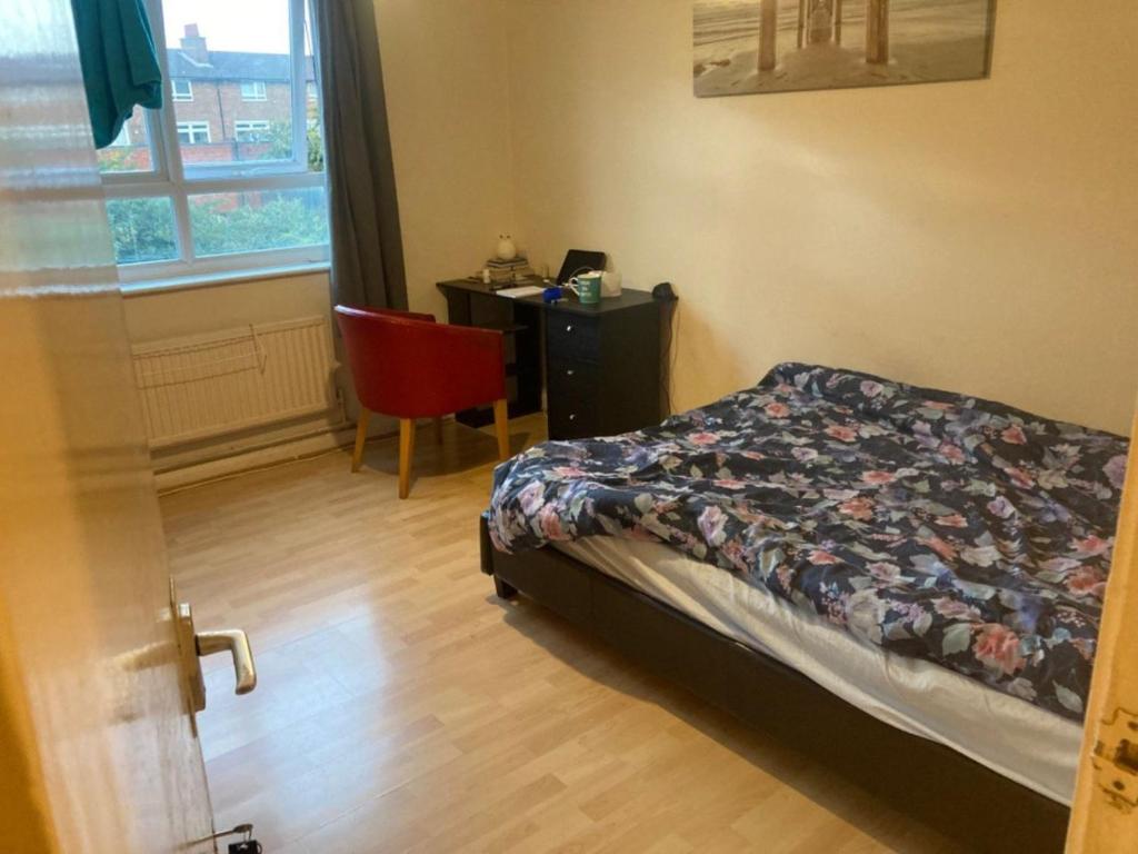 a bedroom with a bed and a desk and a chair at Ian house abbeywood in Abbey Wood