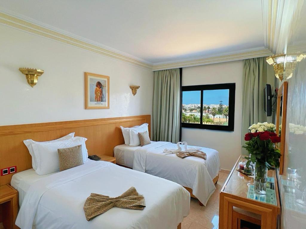 Llit o llits en una habitació de Majliss Hotel Downtown