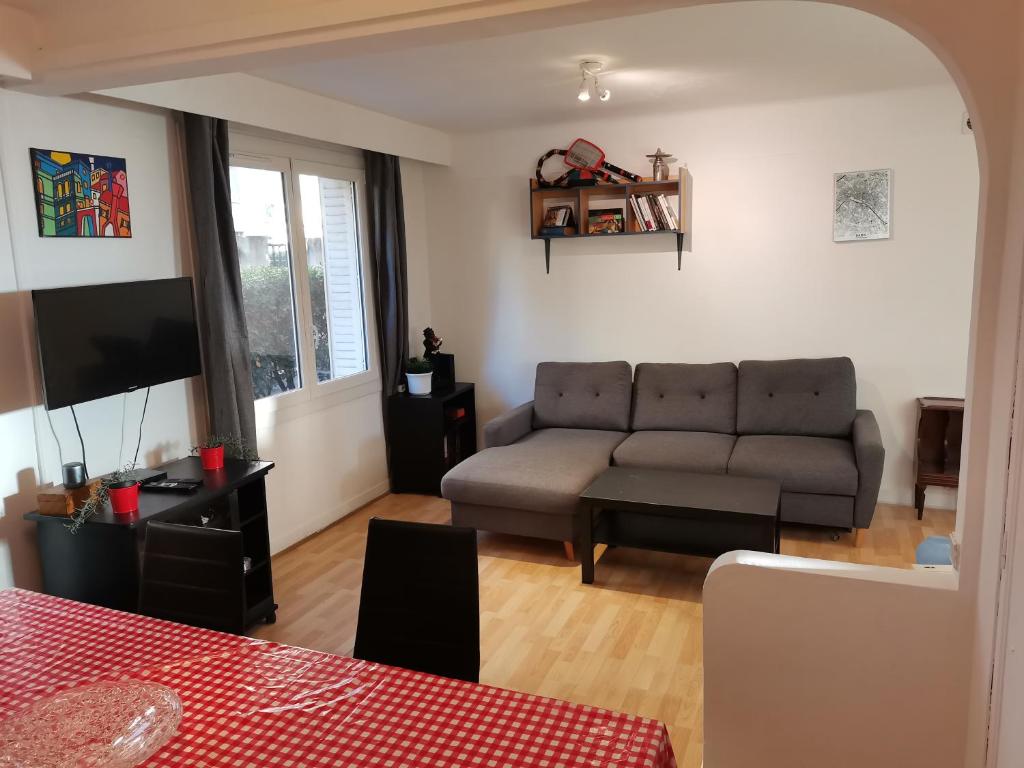 Fotografia z galérie ubytovania Big Ground floor 2 bedrooms flat in a quiet building & neighborghood v destinácii Marseille