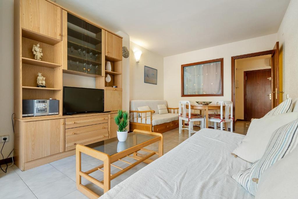 Televízia a/alebo spoločenská miestnosť v ubytovaní Bahía II