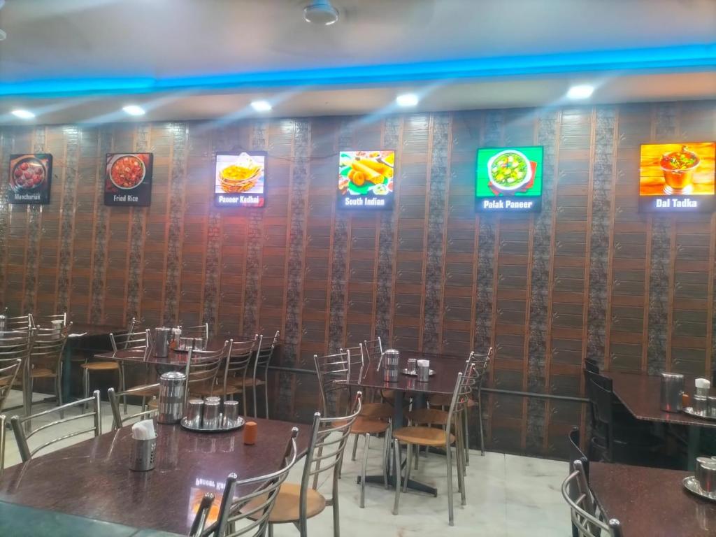 Restaurace v ubytování HOTEL SHRI PUSHPANJALI SHIRDI