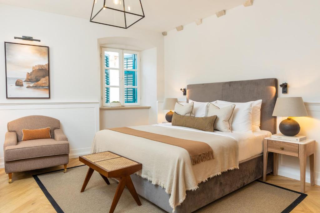 Postel nebo postele na pokoji v ubytování Boutique Hotel Stari Grad