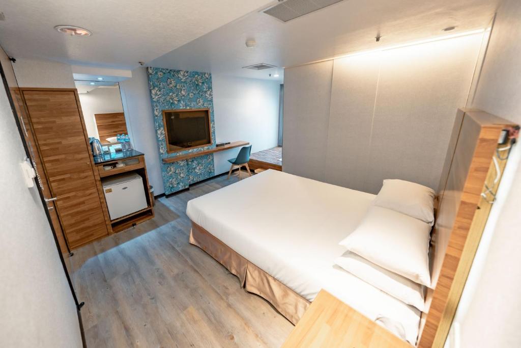 Postel nebo postele na pokoji v ubytování 雲沐行旅 Hotel Cloud Arena-Daan