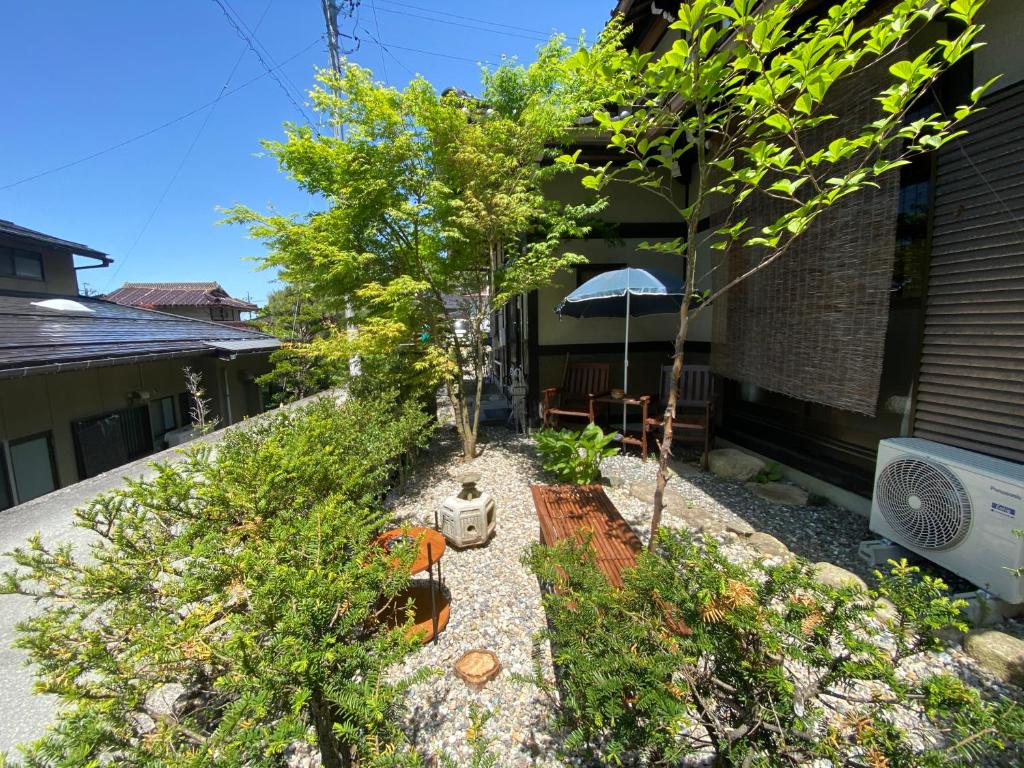 Zahrada ubytování Guesthouse Takayama Hanzansha