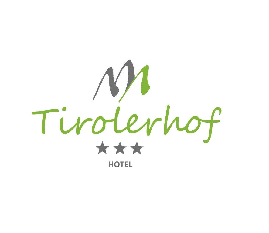 een logo voor een hotel met vier sterren bij Hotel Tirolerhof in Terento