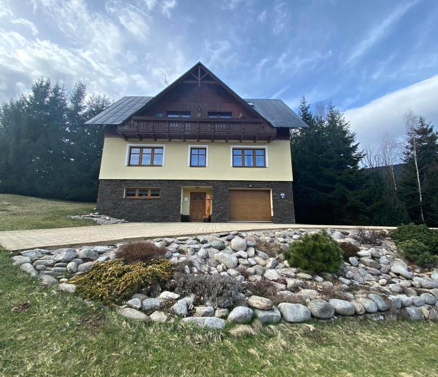 Το κτήριο όπου στεγάζεται  το διαμέρισμα