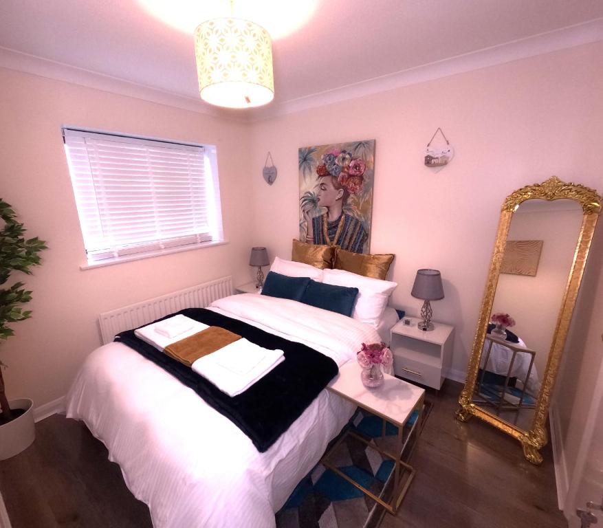 Milton Keynes 3 Bed House, Shenley Church End (updated prices 2024)