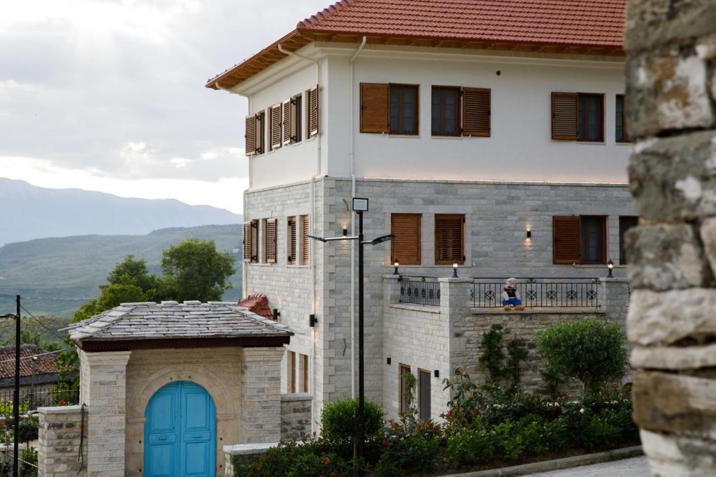 Nespecifikovaný výhled na hory nebo výhled na hory při pohledu z hotelu