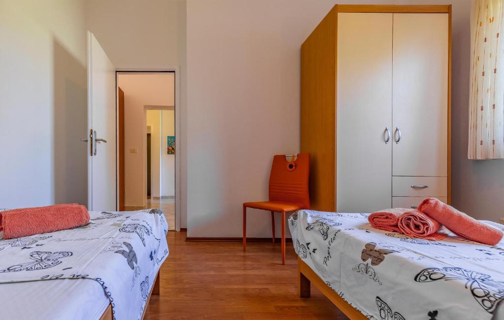 Postel nebo postele na pokoji v ubytování Apartment Biskupija Iii