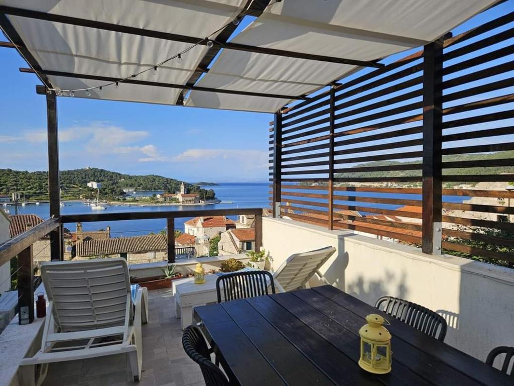 Gallery image of Casa Poquita Vis (Vis town center, seaview terrace) in Vis