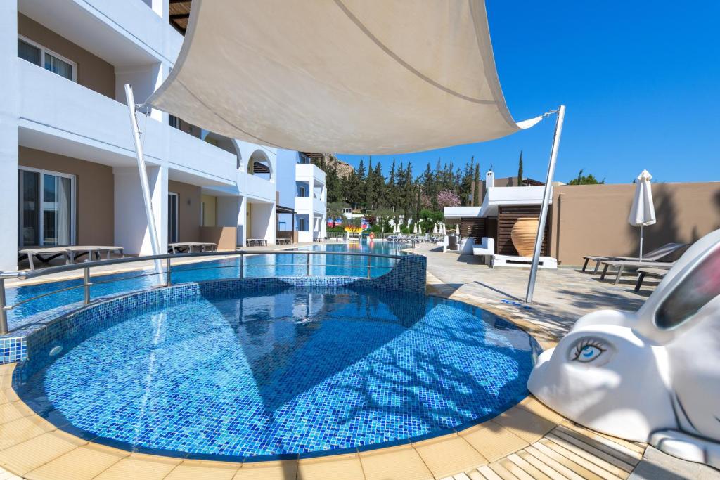 The swimming pool at or close to Porto Angeli
