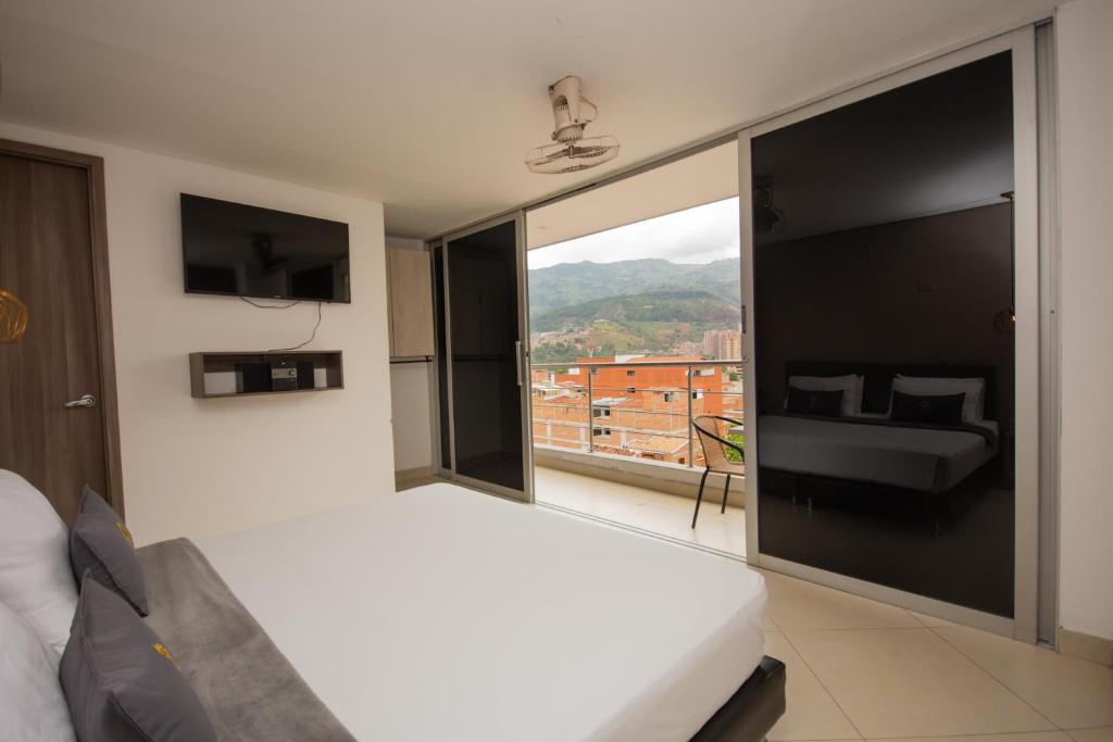 Nespecifikovaný výhled na hory nebo výhled na hory při pohledu z hotelu