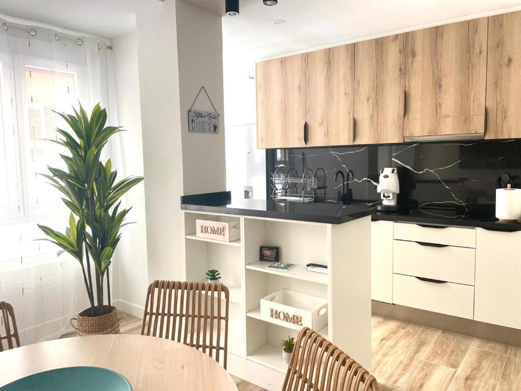 a kitchen with a table and chairs in a room at Annamaria B&B Alicante Centro in Alicante