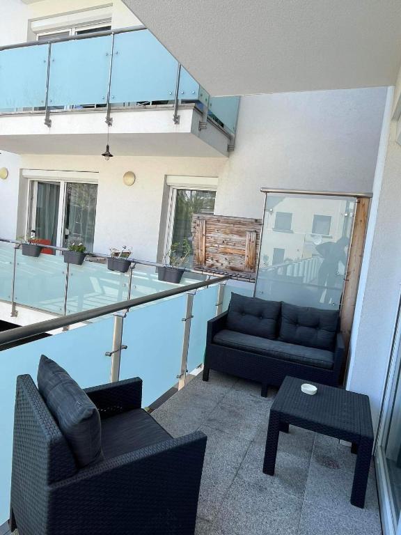 A seating area at ADA Apartman Sopron
