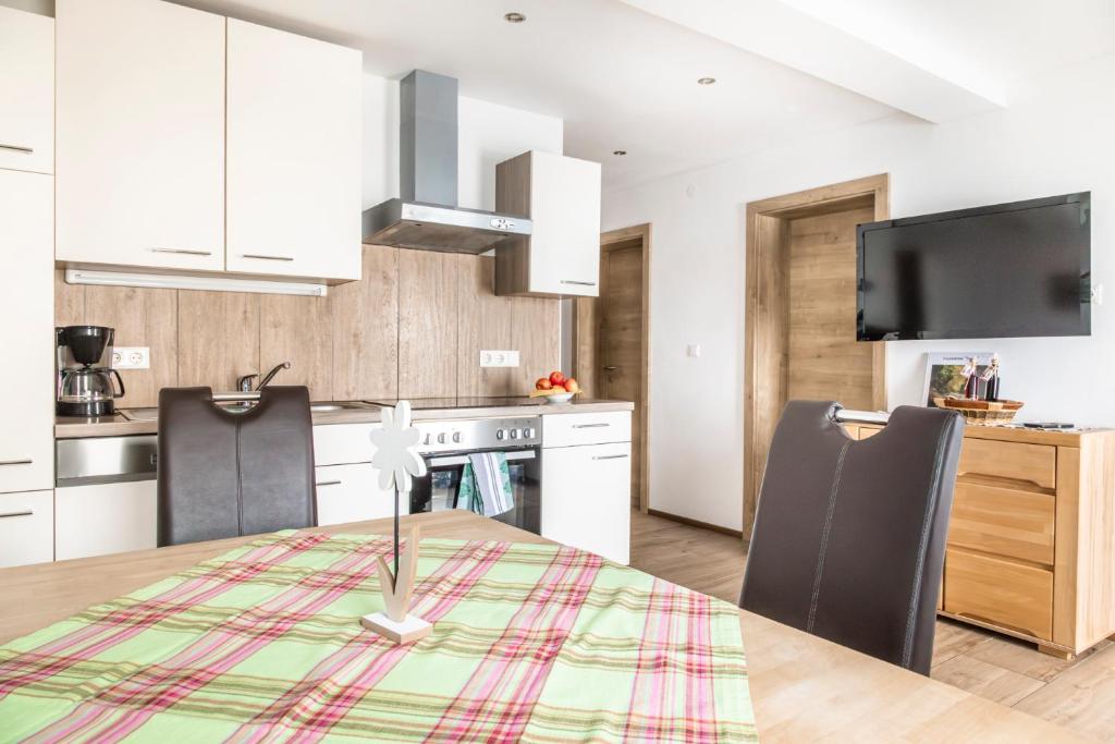 Kuchyň nebo kuchyňský kout v ubytování Ferienwohnung Angerlgut