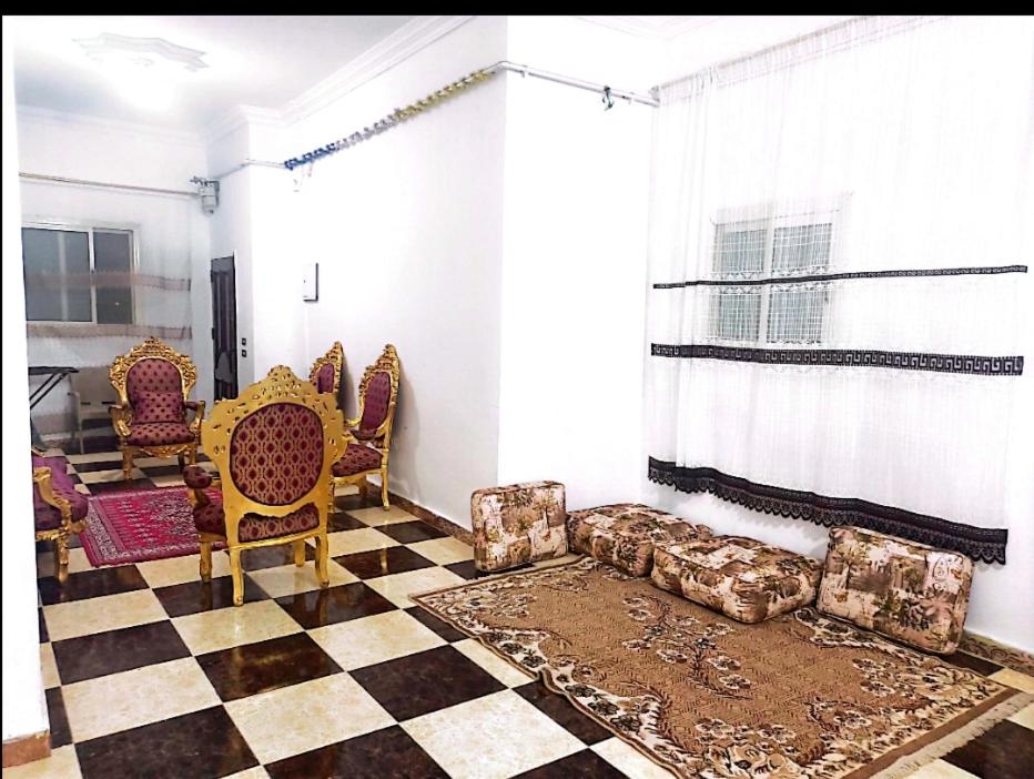 Imagen de la galería de شقة لوكس علي كورنيش النيل, en Ḩulwān