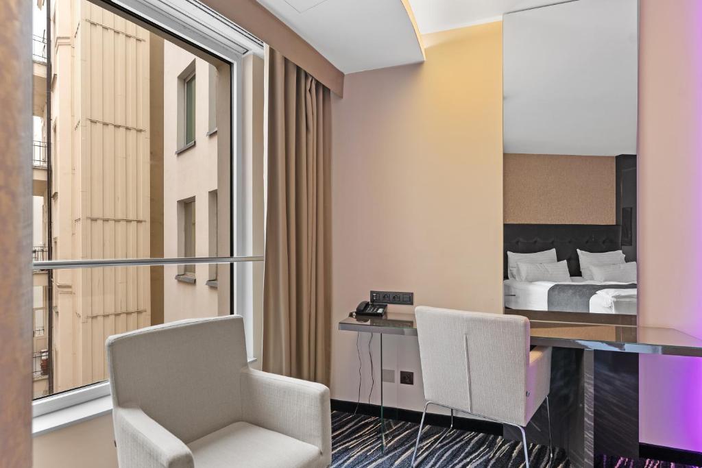 Dancing House - Tančící dům hotel - 12