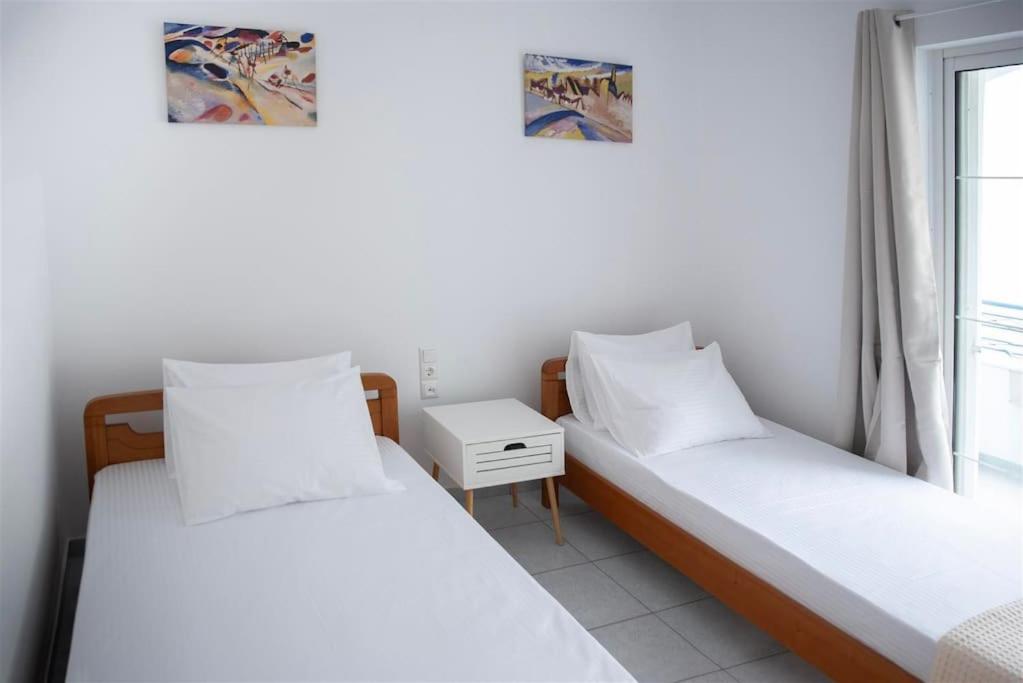 Postel nebo postele na pokoji v ubytování AZURE home