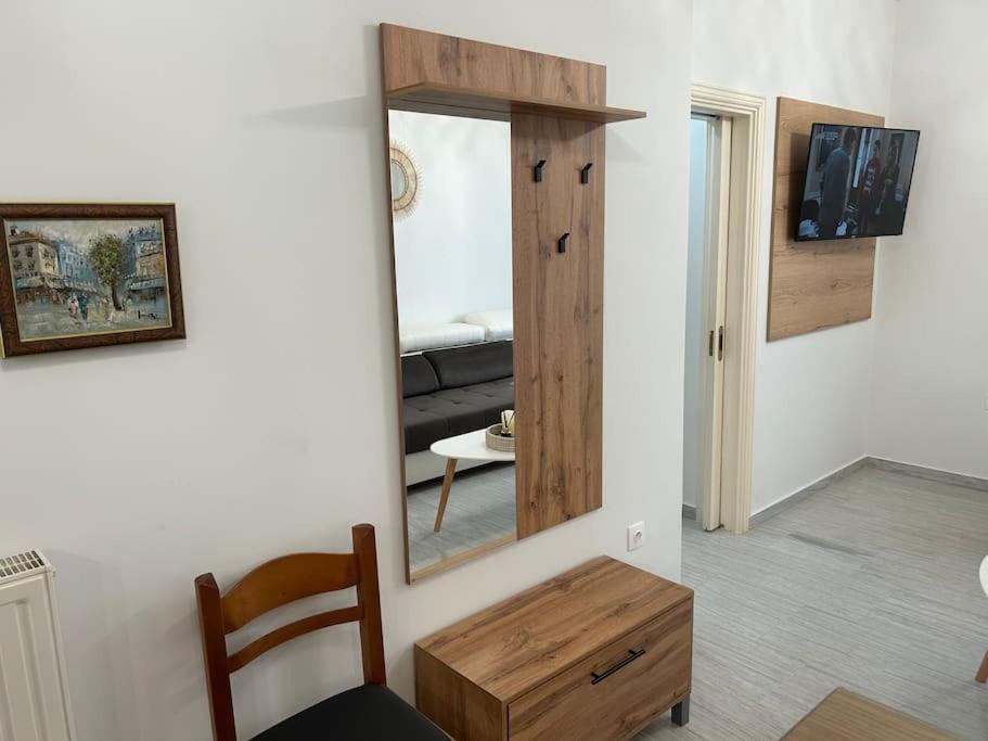 TV a/nebo společenská místnost v ubytování THEODORA SUITE SMART KEY BOX by PROJECT 86 IKE