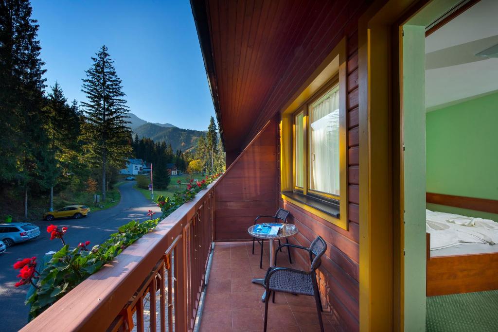 Nespecifikovaný výhled na hory nebo výhled na hory při pohledu z hotelu