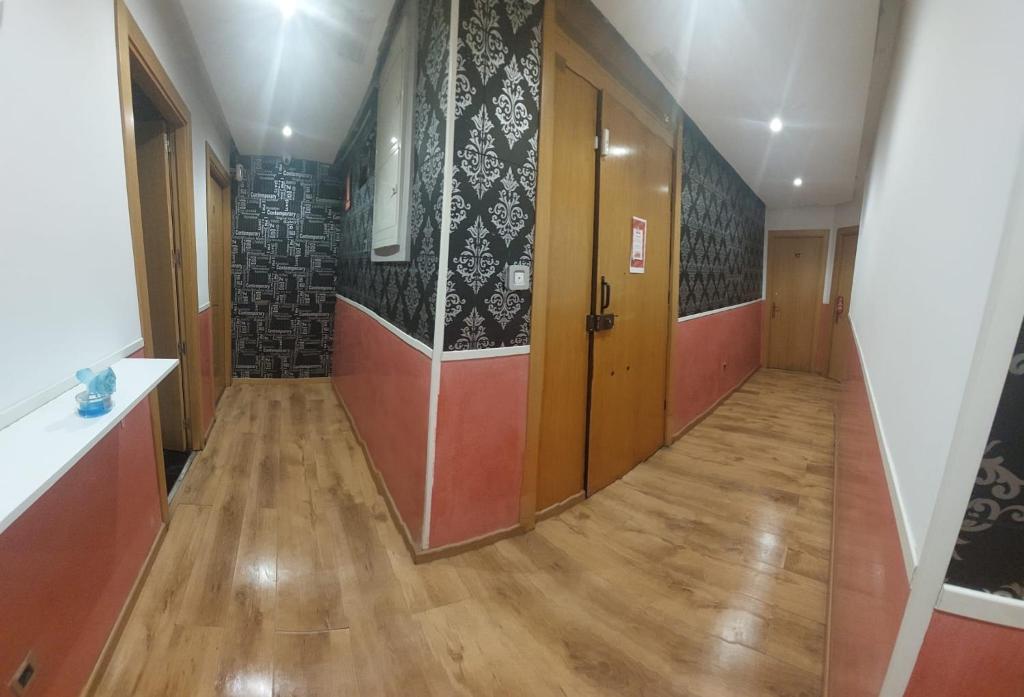 Imagen de la galería de Hostal New Life Madrid, en Madrid