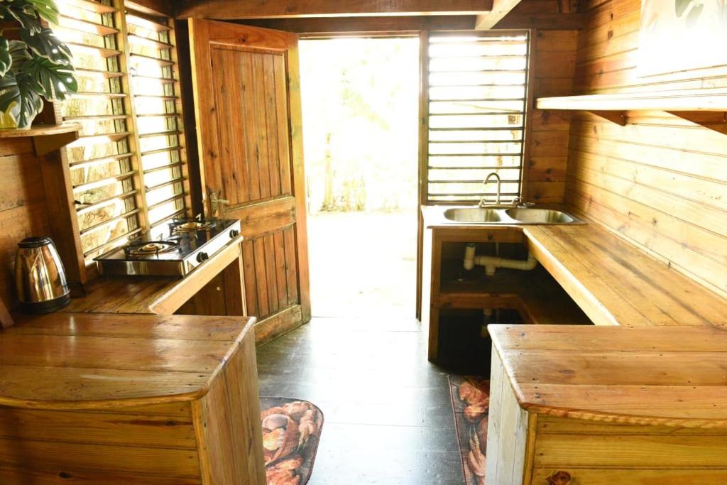 Kuchyň nebo kuchyňský kout v ubytování Somali Jungle Eco Lodge and Cabins