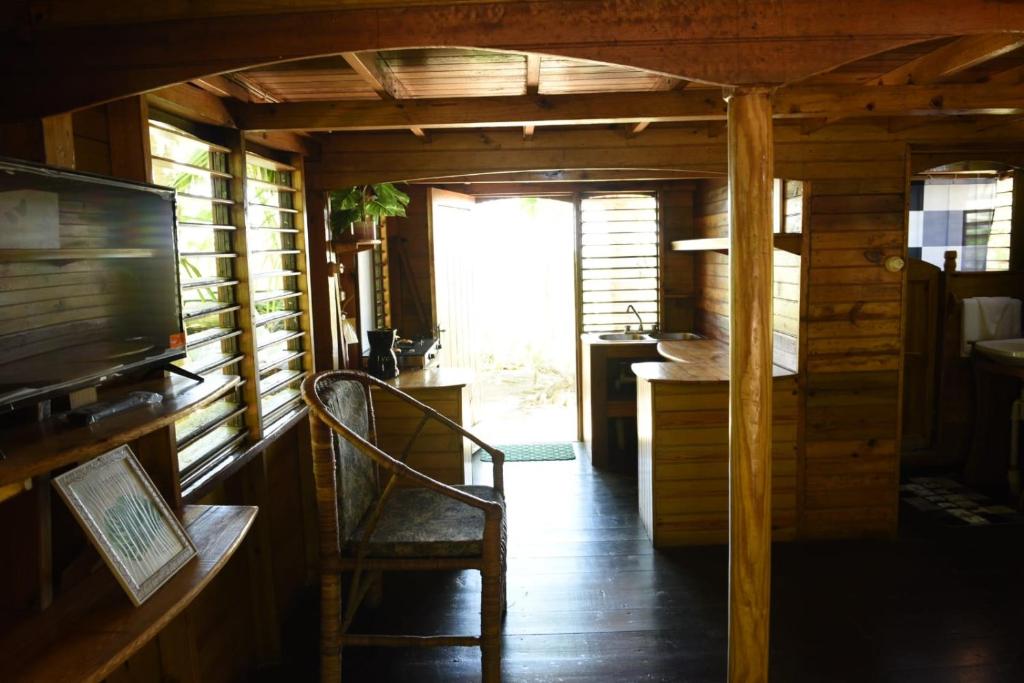 TV a/nebo společenská místnost v ubytování Somali Jungle Eco Lodge and Cabins