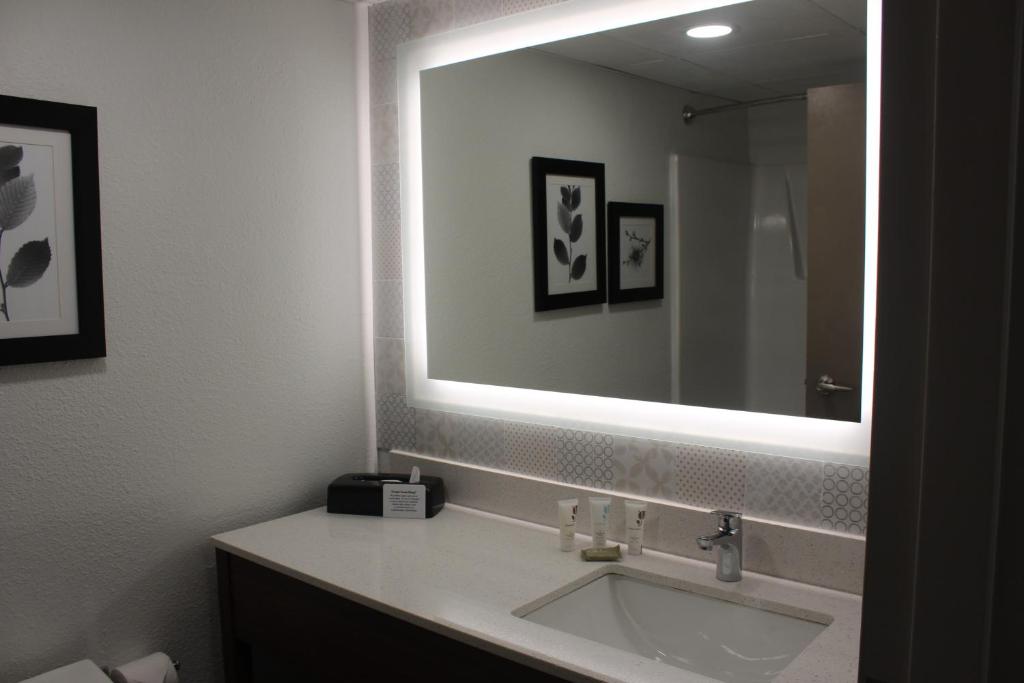 Country Inn & Suites by Radisson, Dunbar - Charleston photo