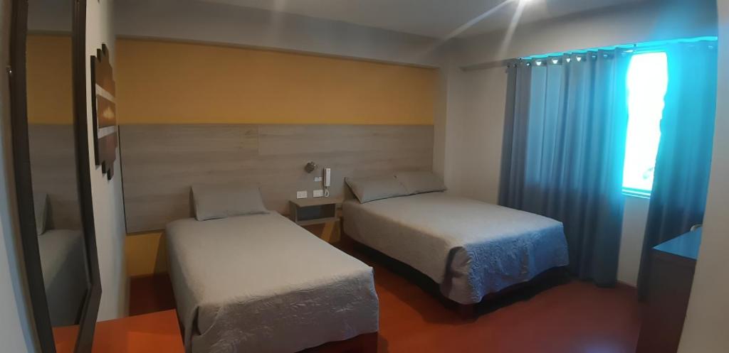 Postel nebo postele na pokoji v ubytování HOTEL SUDAMERICANA INN
