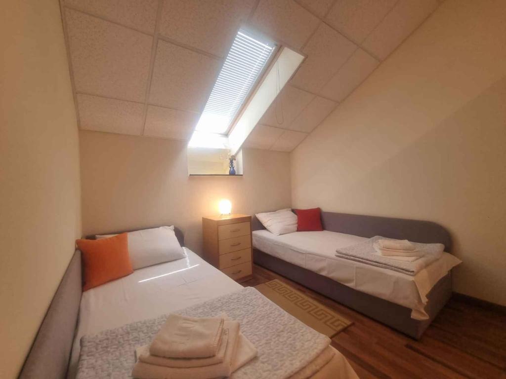 Posteľ alebo postele v izbe v ubytovaní Apartment in Njivice/Insel Krk 33553