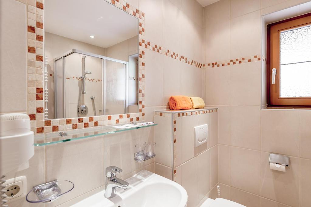 A bathroom at Ferienhaus Apart Sonnzeit