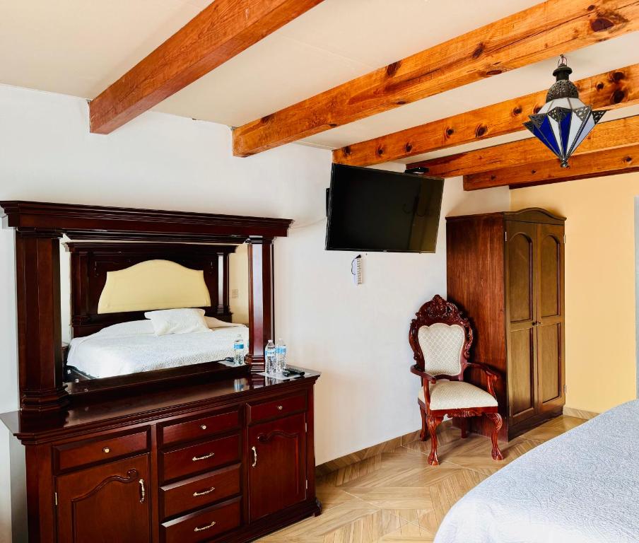 Postel nebo postele na pokoji v ubytování Hotel Hacienda Real
