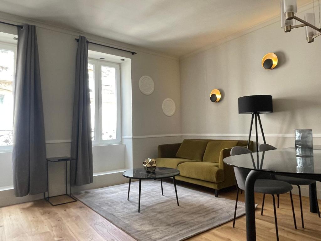 Alfred Suites - Appart's Hôtel - Dijon - Centre Historique - Resim 9