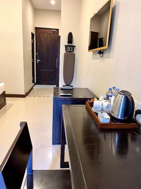 TV a/nebo společenská místnost v ubytování Hotel Randiya Anuradhapura