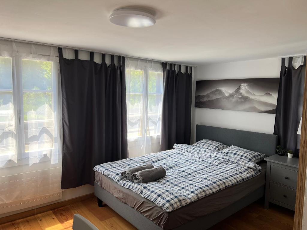 En eller flere senge i et værelse på Rössli Self Check in 24-7 Free Parking
