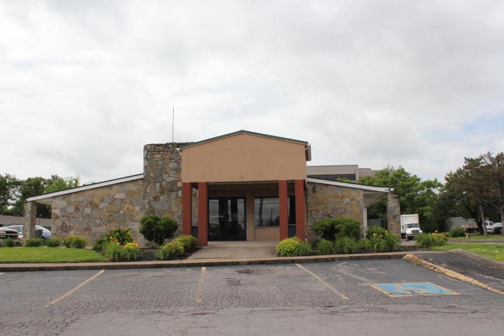 a building with a parking lot in front of it at Executive Inn & Suites in Nashville