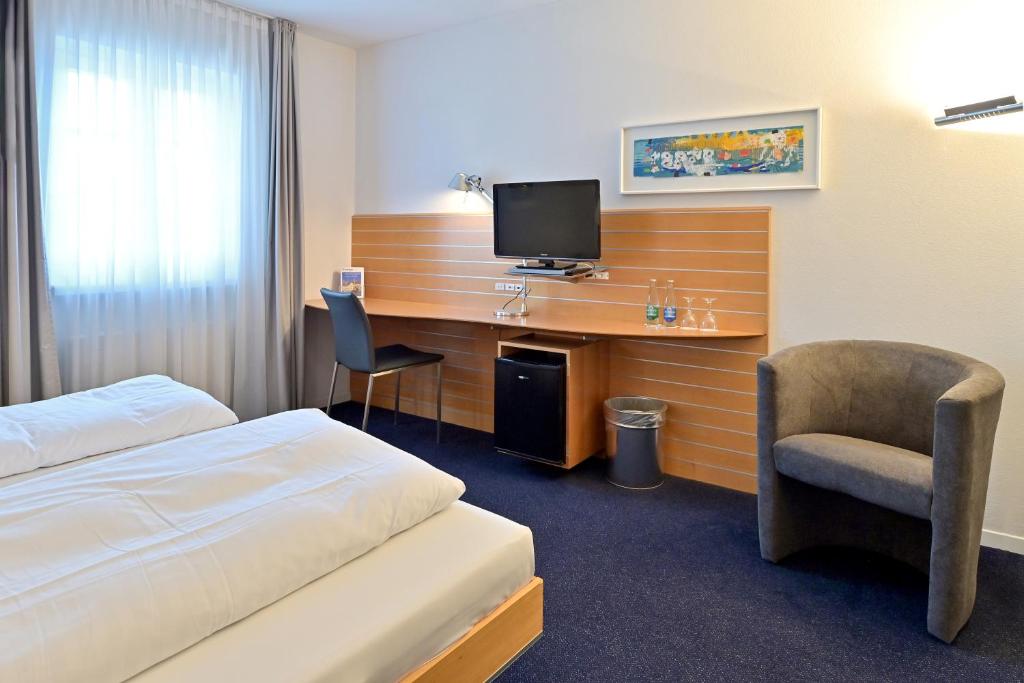 TV a/nebo společenská místnost v ubytování Hotel Zofingen