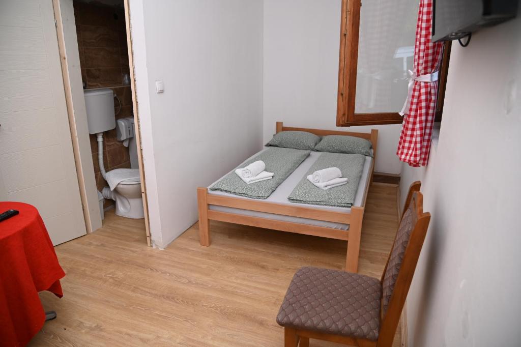 Postel nebo postele na pokoji v ubytování Konak Dobri Potok