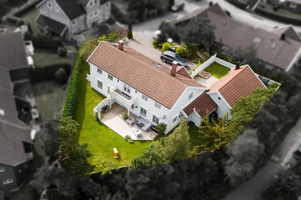 Το κτήριο όπου στεγάζεται  η βίλα