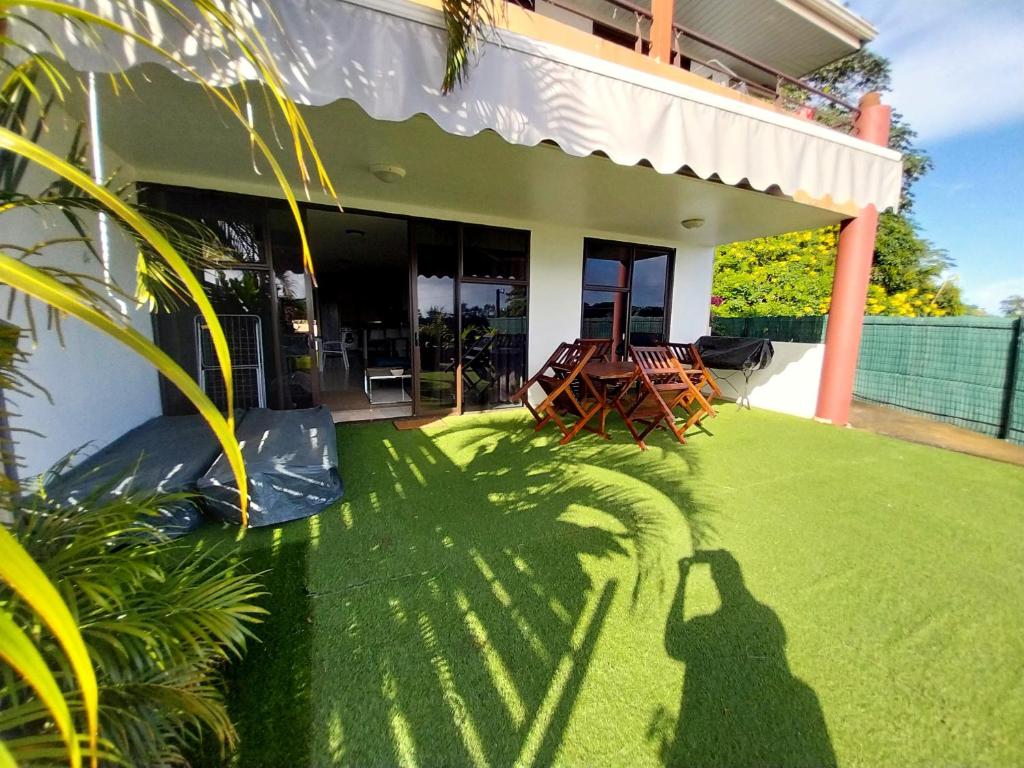 a shadow of a person standing in front of a house at TAHITI - Amoe Condo in Mahina