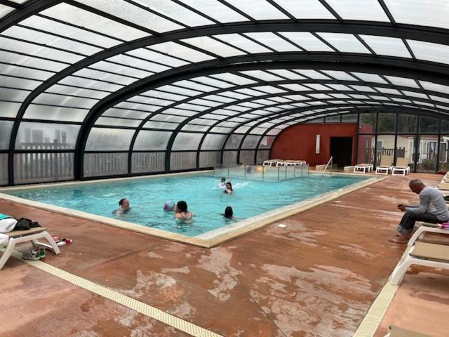 Bazén v ubytování MOBIL HOME 4 à 6 PERS Le Canet en Roussillon nebo v jeho okolí