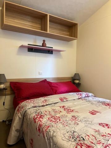 Postel nebo postele na pokoji v ubytování MOBIL HOME 4 à 6 PERS Le Canet en Roussillon