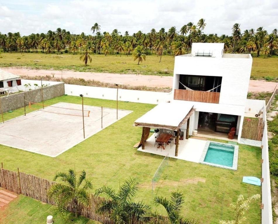 an aerial view of a house with a swimming pool at Casa Pitanga - 150 mts do mar in Pôrto de Pedras