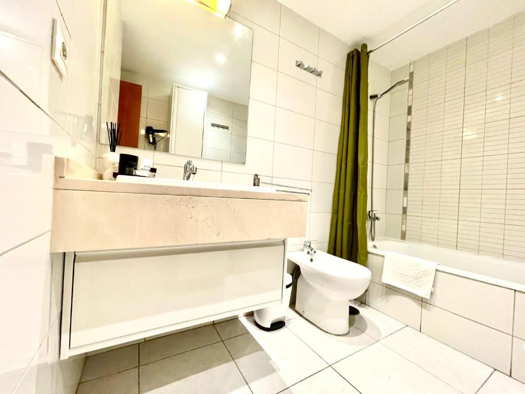 Kúpeľňa v ubytovaní Tenerifeopenhome Townhouse Oasis Fañabe 40